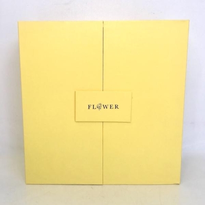 Yellow Surprise Box 21.5cm